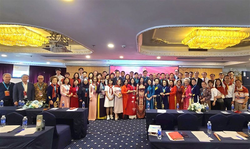 Bà Trần Lệ Hằng, Giám đốc đối ngoại VEF Global tham dự lớp bồi dưỡng kỹ năng lãnh đạo Hội đoàn người Việt Nam ở nước ngoài 2025